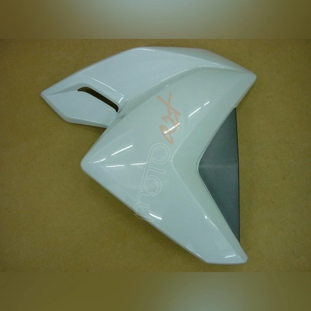 SYM Wolf 250 SAĞ ÖN KAPAK BEYAZ
