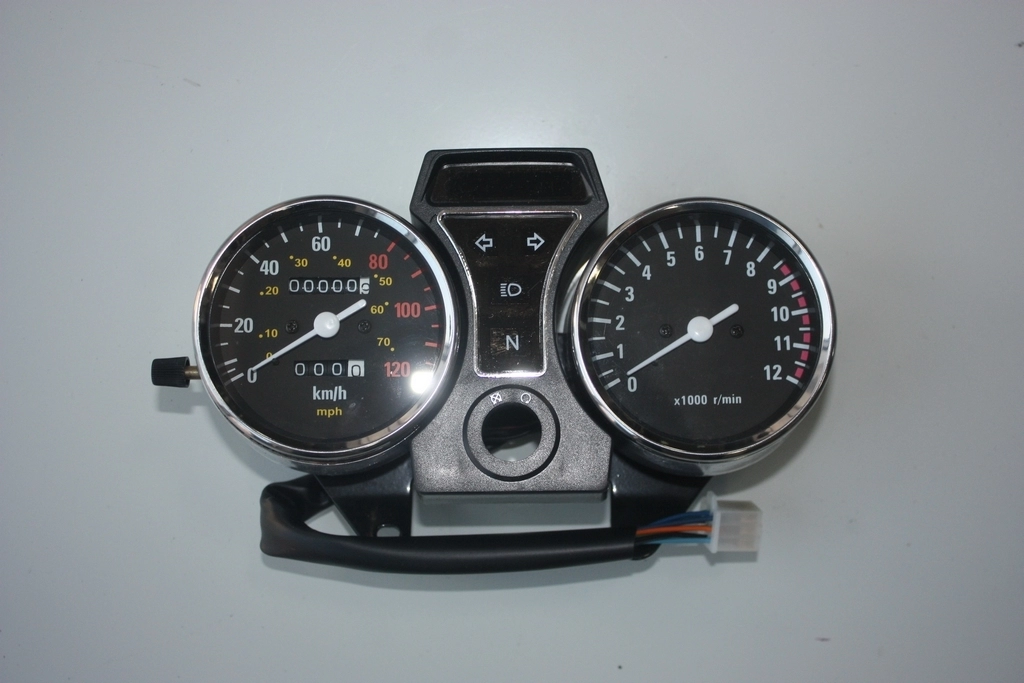 KRAL KR-200 TITUS KM SAATİ #TIT005A