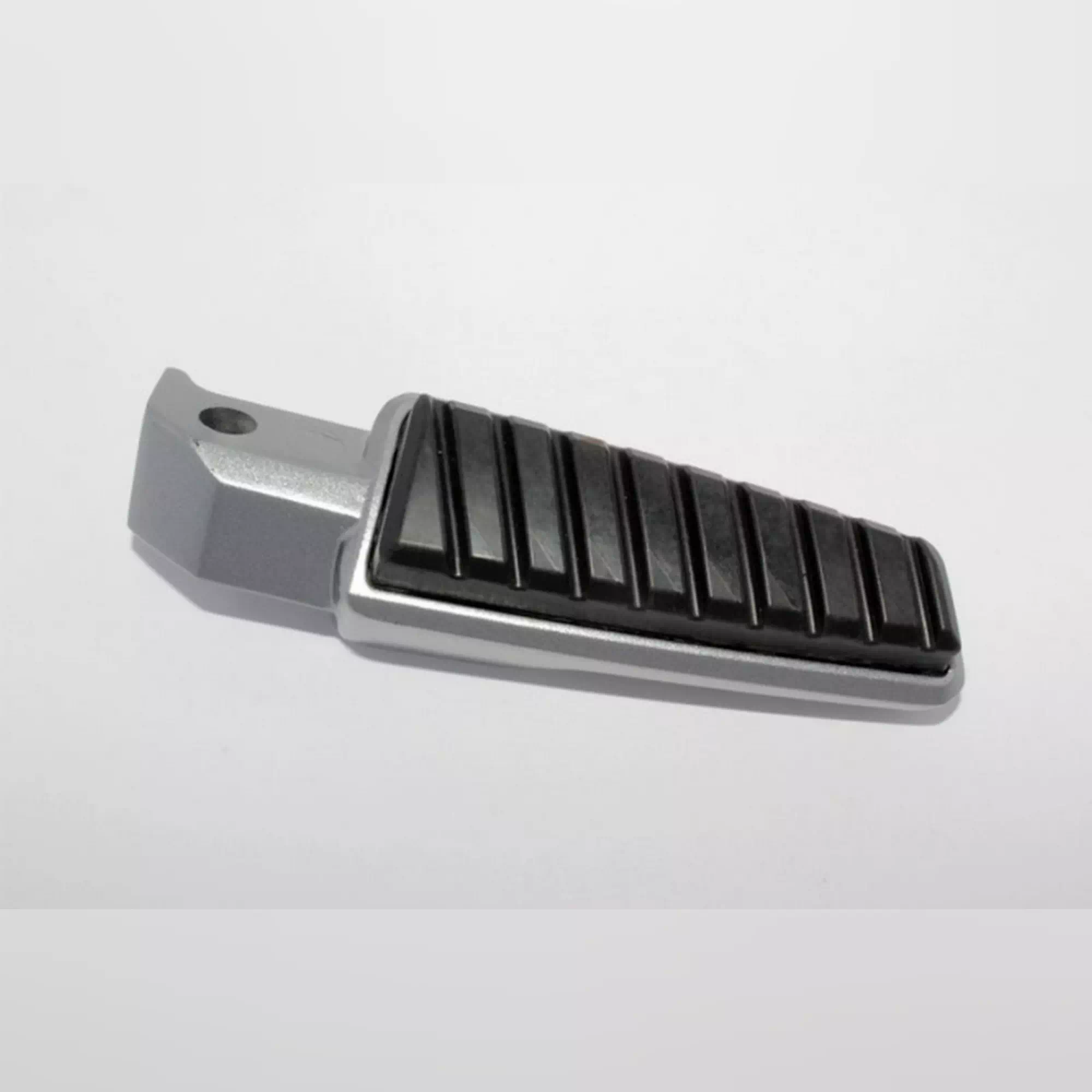 CF MOTO 150NK ARKA BASAMAK KOMPLE SAG #Y4CFM4008A0228