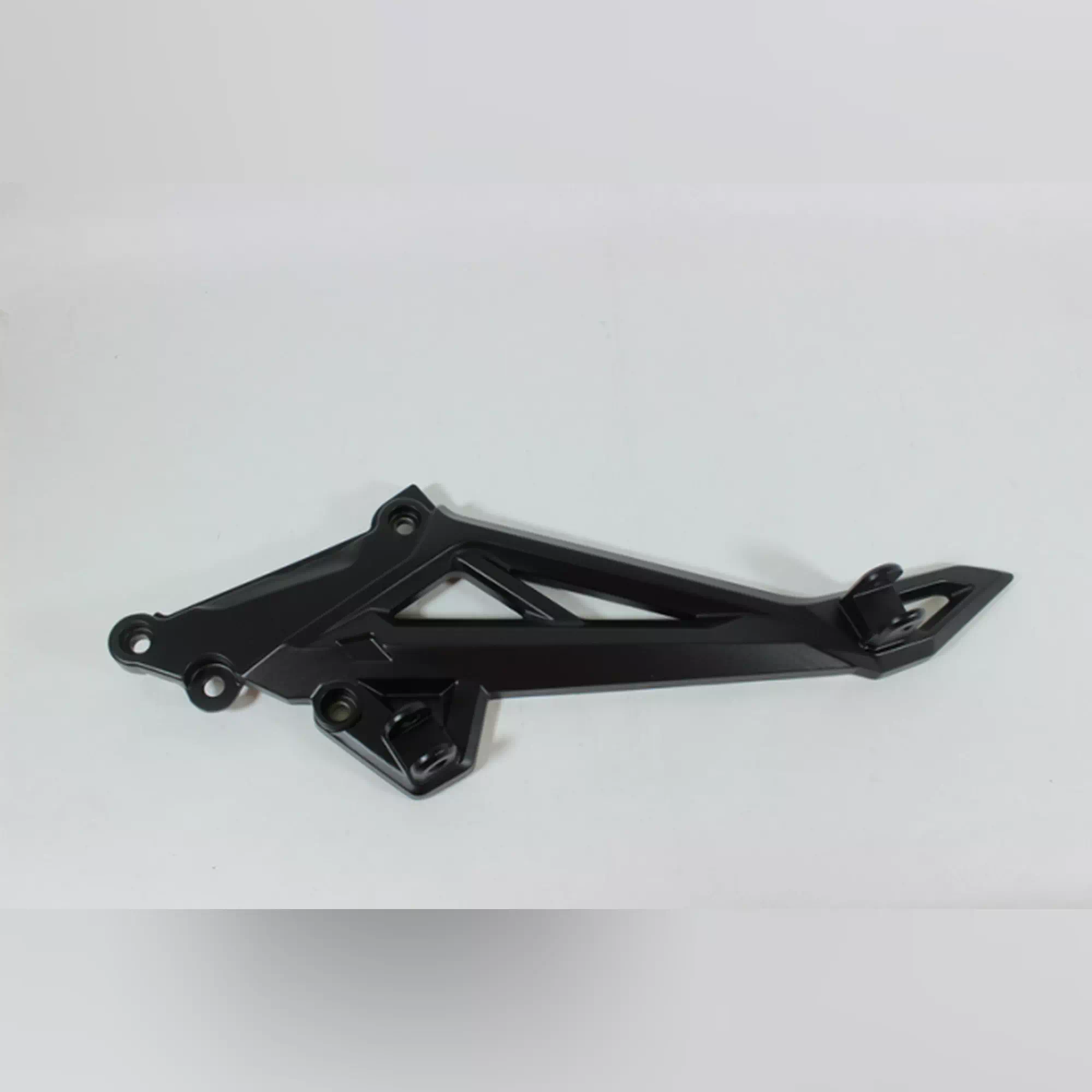 CF MOTO 650NK ARKA BASAMAK BRAKETI SOL (2022) #Y4CFM4011A0122