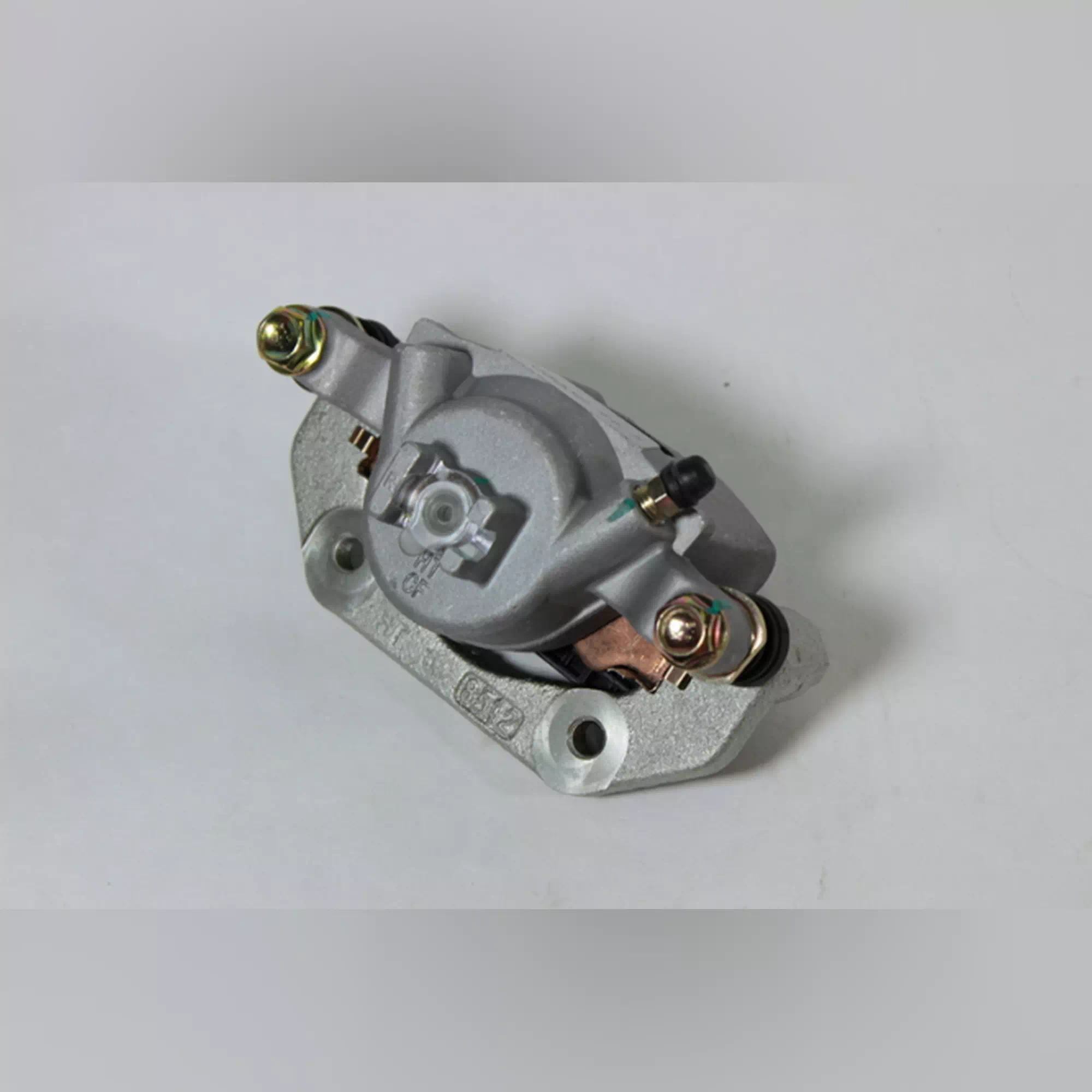 CF MOTO CF 600 ATR-2L (T3B) ON FREN KALIPER TAKIMI SAG #Y4CFM4032A0066