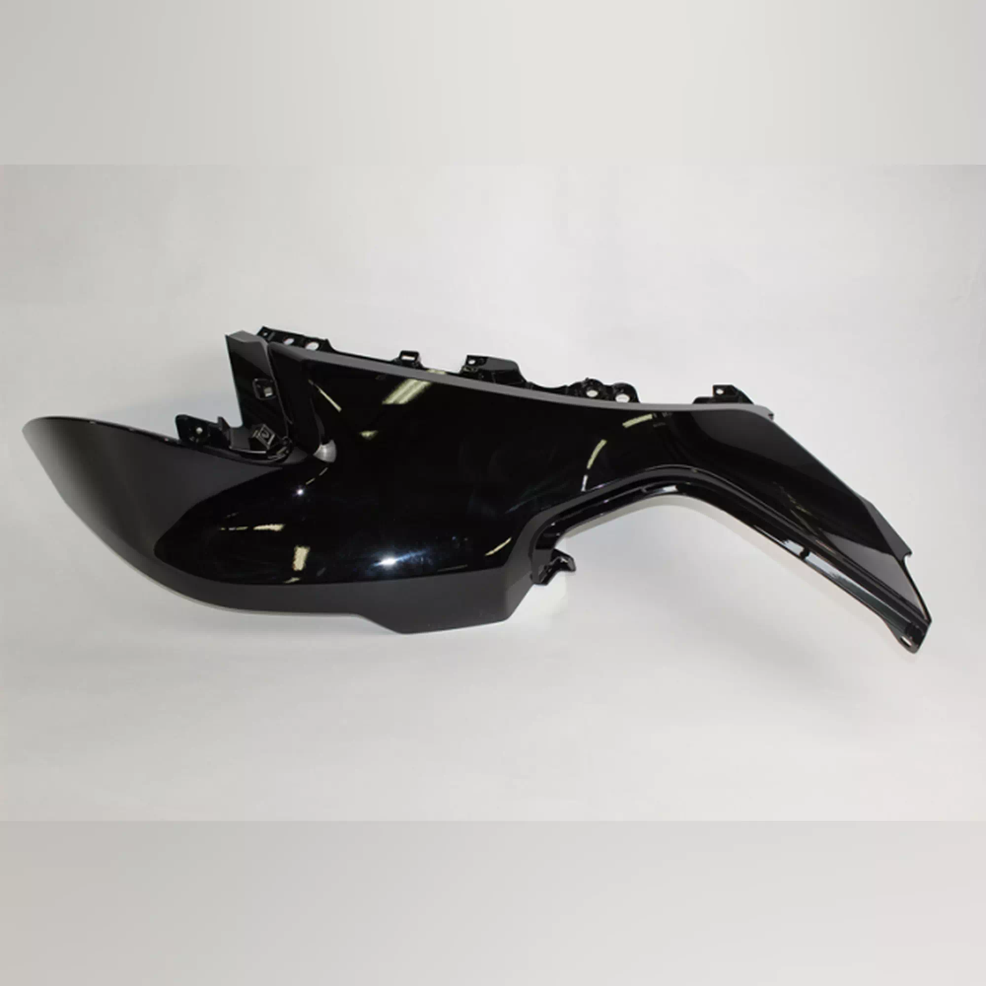 CF MOTO 800MT SPORT BENZIN DEPOSU SAG PLASTIK KAPAK (SIYAH) #Y4CFM4038A0029