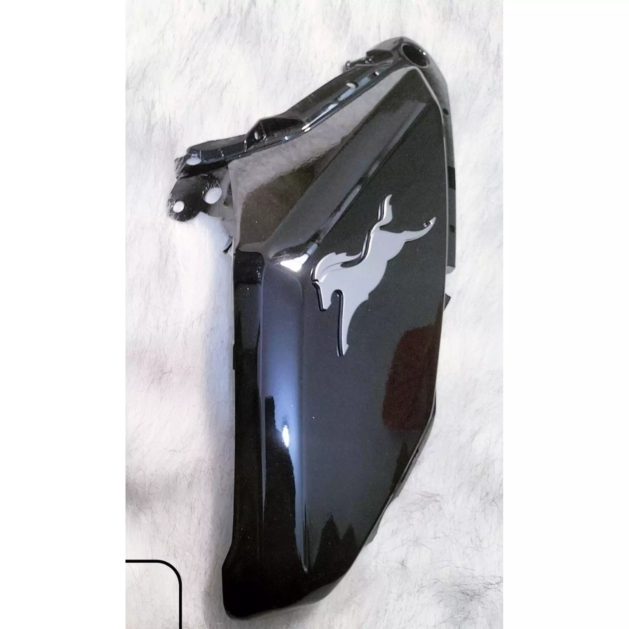 TVS RAIDER 125 BENZIN DEPO SAG ON KARENAJ (SIYAH) (ETIKET) #Y4TVS7004A0248